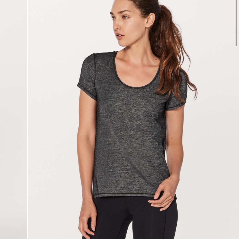 NWOT. LLL extra mile short sleeve run tee